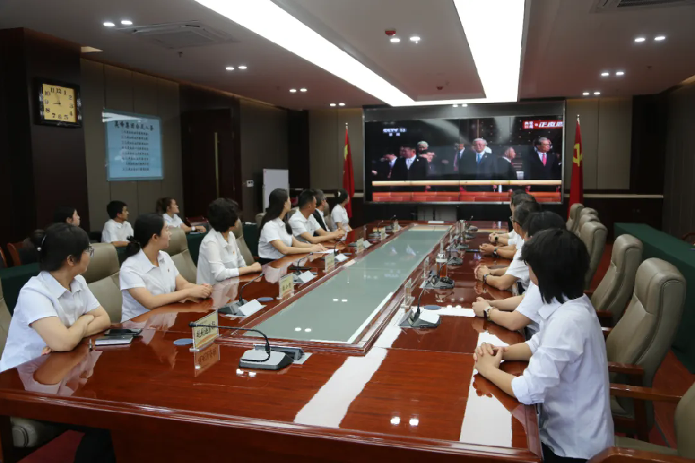 銘記歷史，共鑄輝煌——昊峰集團(tuán)組織員工觀(guān)看中國(guó)人民抗日戰(zhàn)爭(zhēng)暨世界反法西斯戰(zhàn)爭(zhēng)勝利80周年紀(jì)念日閱兵儀式